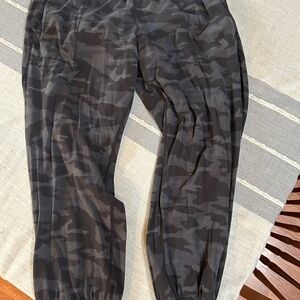 Athleta Salutation Camo Joggers